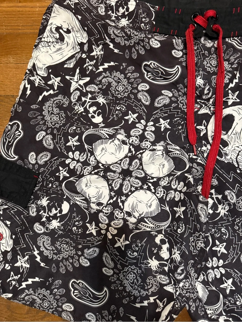 Joe Boxer Skull Board Shorts Men’s Size 36 Black White Paisley Swim Trunks Gothi